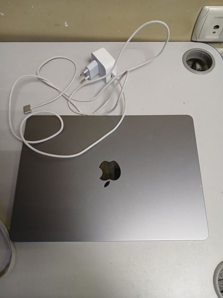 Дешево Apple macbook air 13,6" m2 2022 з ломбарду