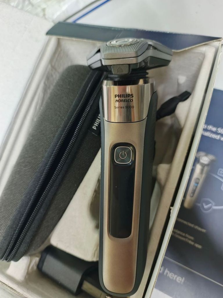 Купити Philips Norelco Wet & Dry Shaver Series 9000 Shaver 9400 S9502/83 Б/У