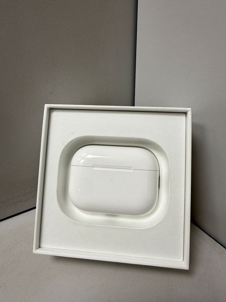 Дешево Apple airpods pro 2nd generation with magsafe charging case usb-c з ломбарду