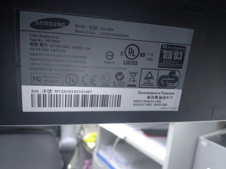 Дешево Samsung 2243bw з ломбарду
