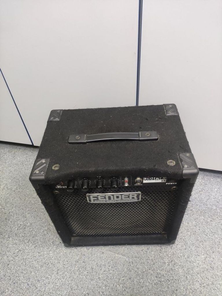 Дешиво Fender RUMBLE 15 с ломбарда