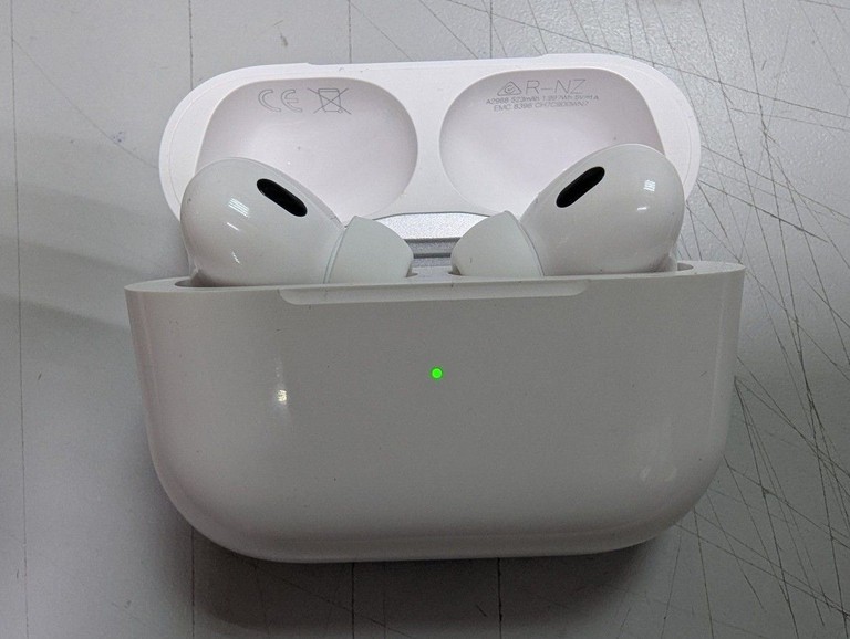 Купить Apple airpods pro 2nd generation with magsafe charging case usb-c Б/У