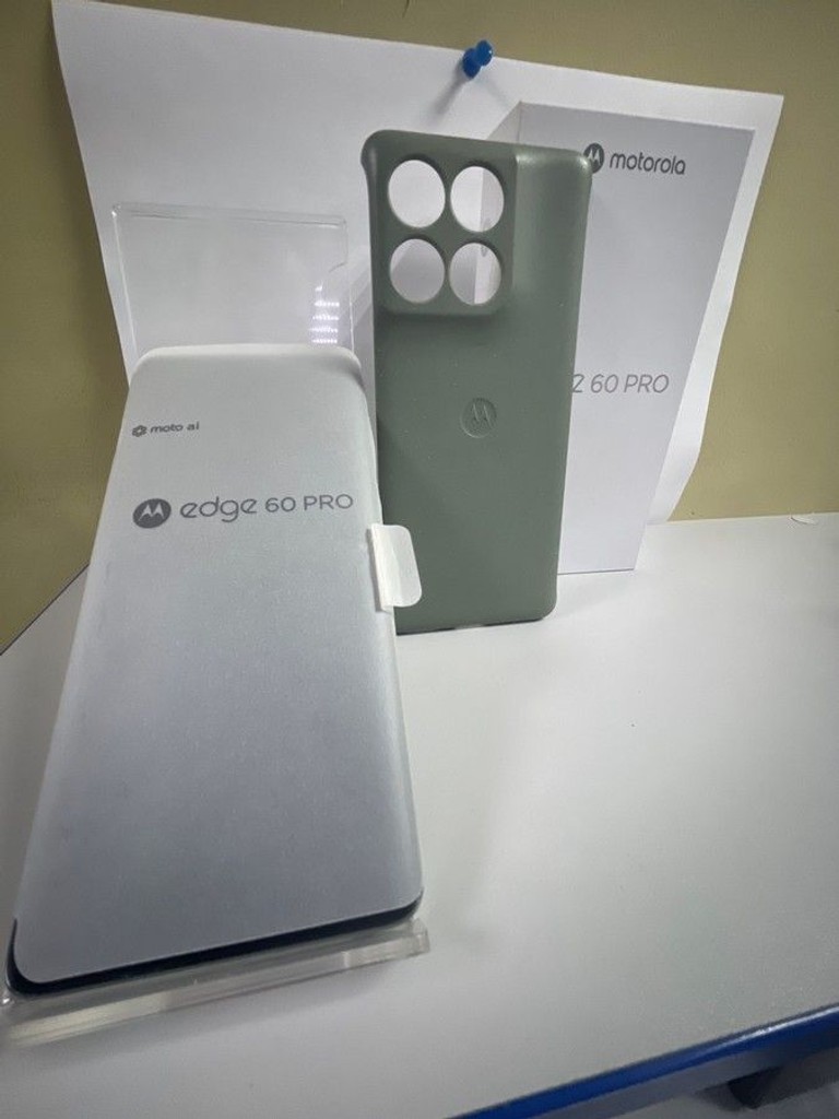 Купити Motorola Moto Edge 60 Pro 8/256GB Sparkling Grape (PB7X0088RS) Б/У