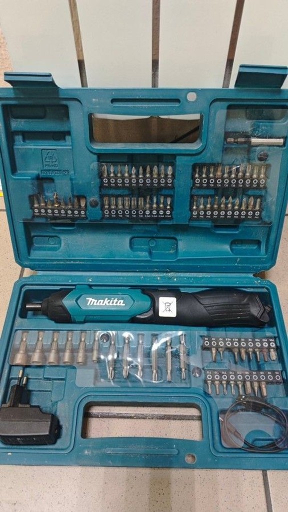 Купити Makita DF001DW Б/У