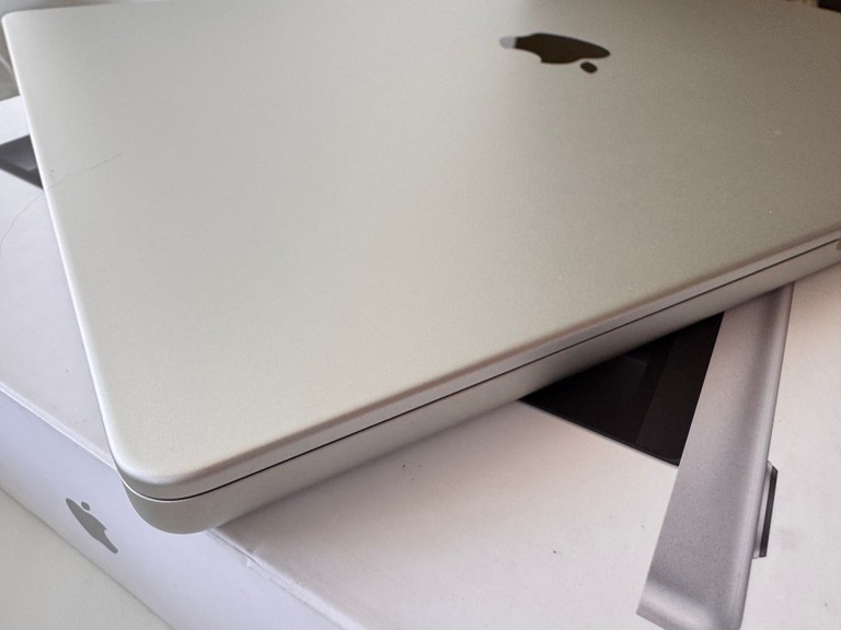 Apple MacBook Pro 16 M4 Max Silver (MX2W3) (48GB/40GPU/1TB) Код:null. Изображение 5