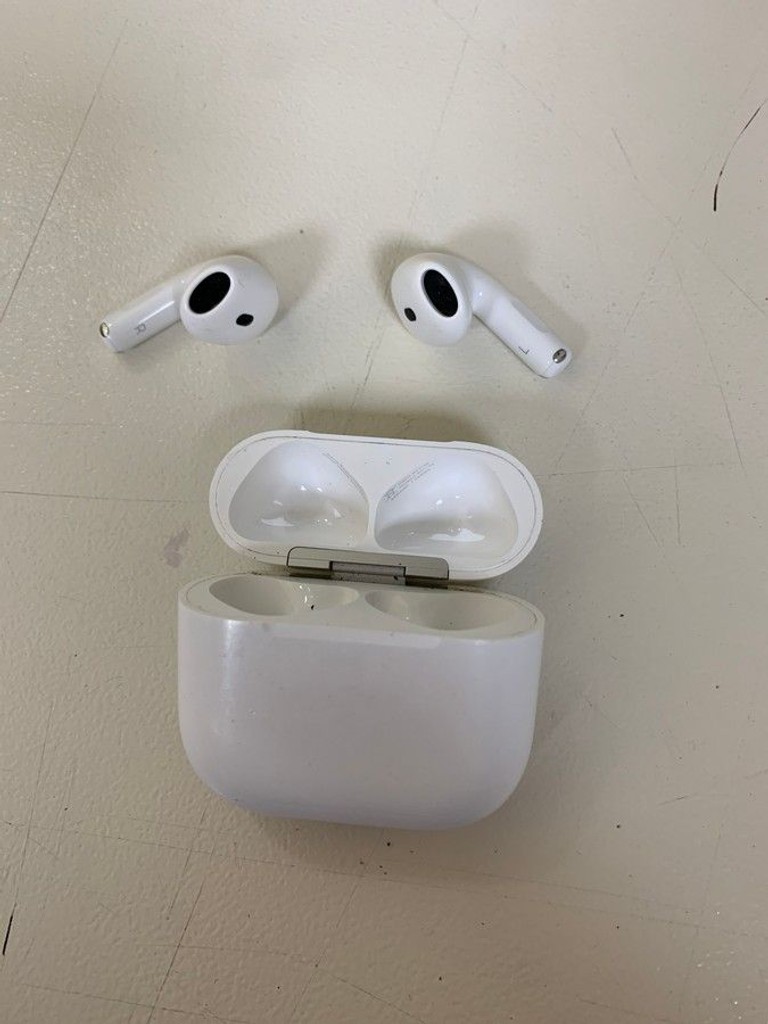 Купити Apple airpods 4 Б/У