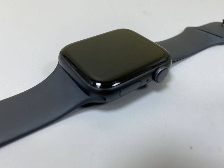 Apple watch se 44mm aluminum case