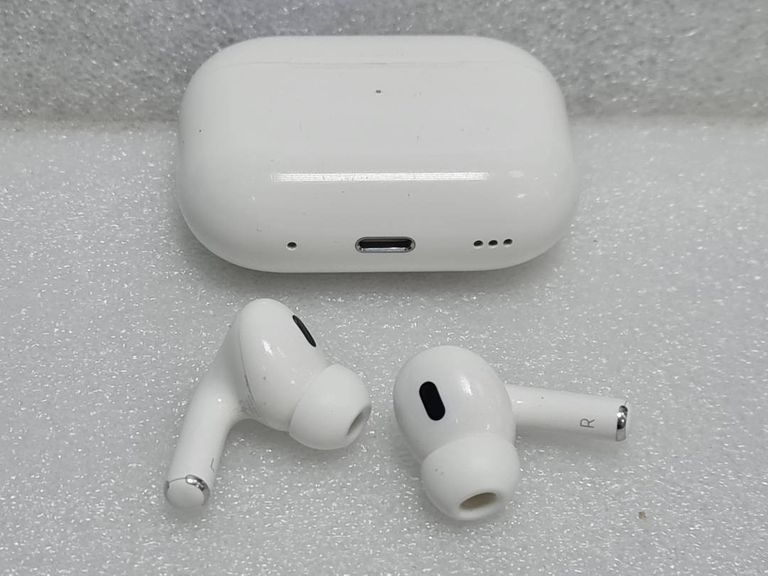 Apple AirPods Pro 2nd generation (MQD83)