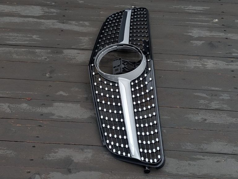 Дешиво Решітка радіатора Mercedes W204 (07-14) тюнінг стиль AMG Diamond, (срібло) Нова.  с ломбарда