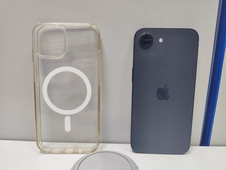 Apple iPhone 16e 128GB Black Код:01-200554513. Зображення 5