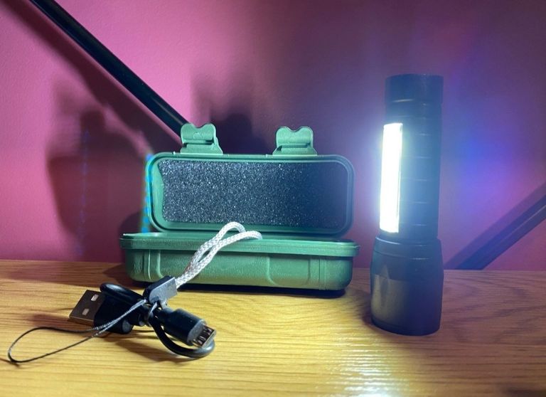 Дешиво Компактний flash light USB. ліхтарик для туризму та кемпінгу S014-A с ломбарда