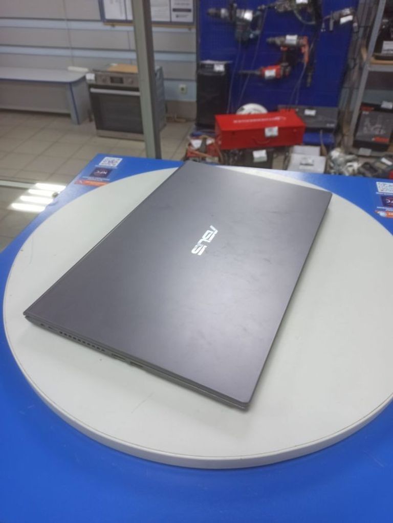Дешиво Dell 15/core i5 8250u ddr4/8gb ddr4/hdd *відсутній/ssd 256 gb/*інтегрована с ломбарда