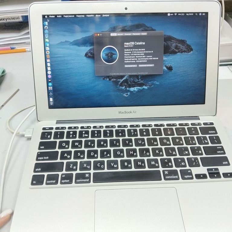 Дешиво Apple macbook air a1465 11.6" core-i5 1,7ghz/ram 4gb/ssd 64gb/intel hd graphics 4000 с ломбарда