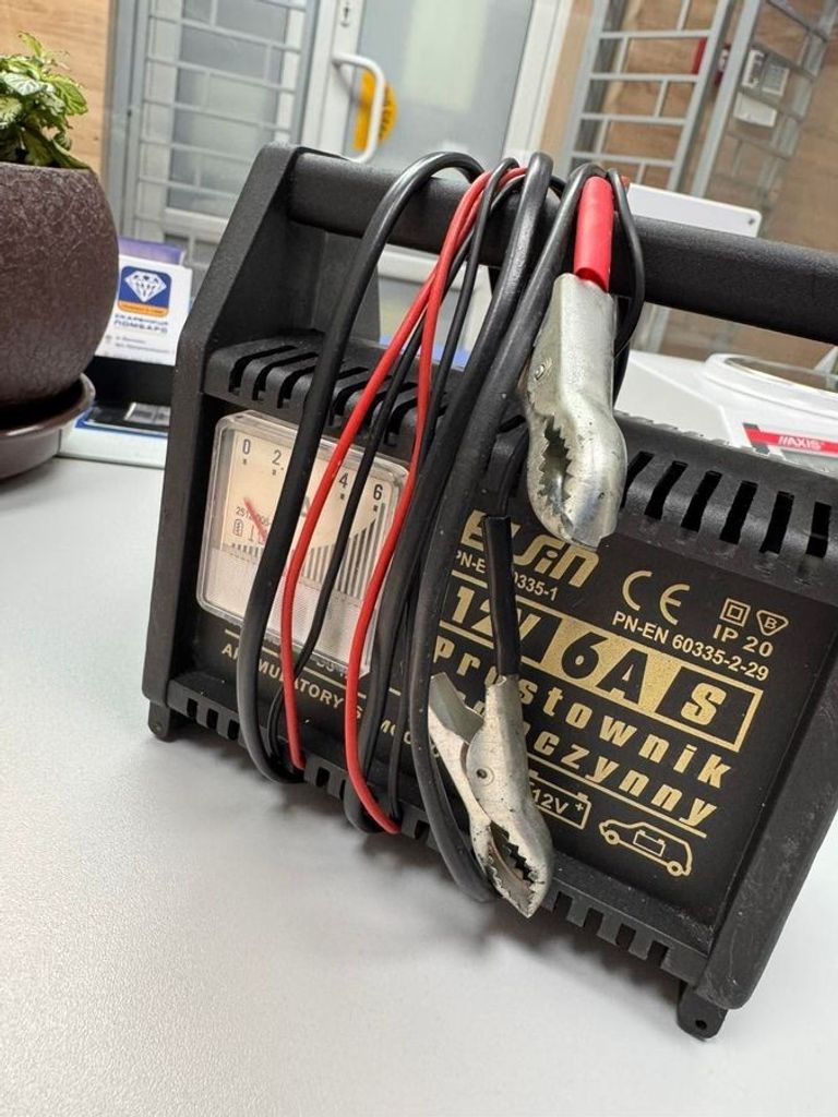 Дешиво Prostownik Ltc evin bnw 12/6 с ломбарда