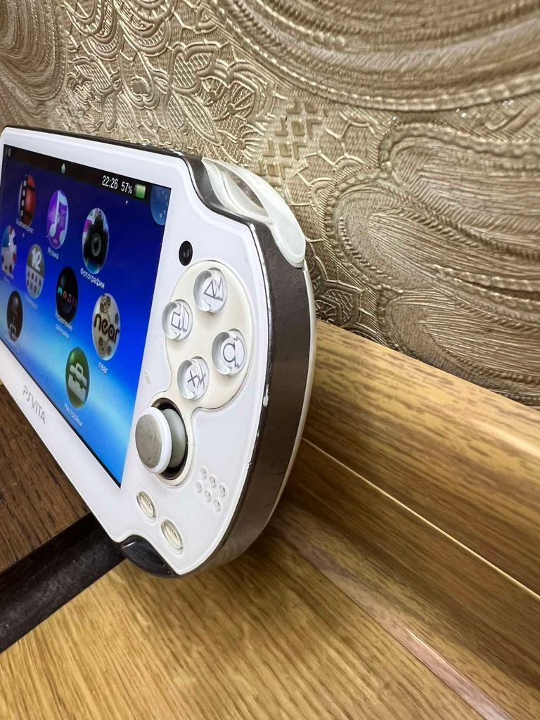 Дешево Ігрова приставка Sony PSP Vita (PCH-1004) + SD 64GB Прошита!!! з ломбарду