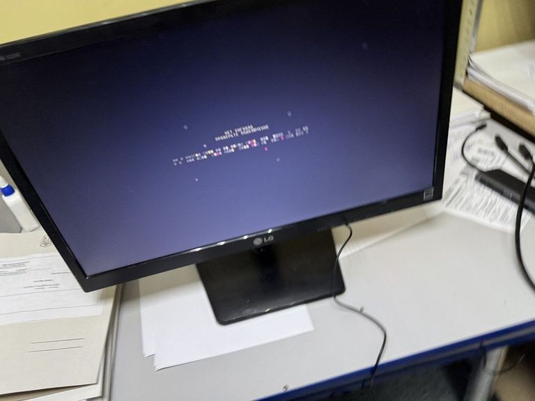 Купити Lg e2242 Б/У