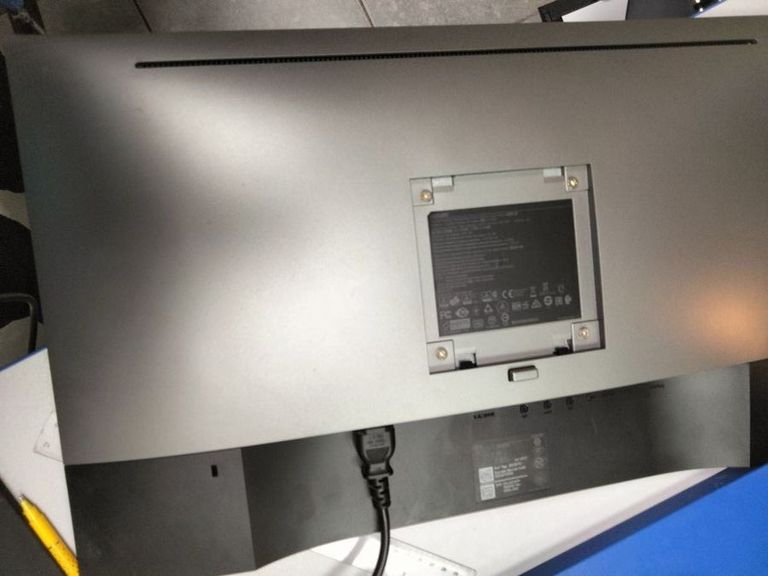 Дешиво Dell u2518d с ломбарда