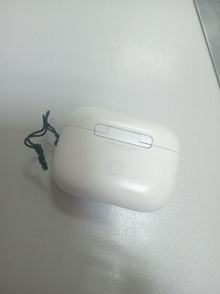 Дешево Apple airpods pro 2nd generation with magsafe charging case usb-c з ломбарду