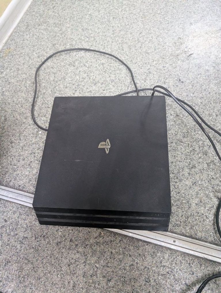 Купить Sony playstation 4 pro 1tb Б/У