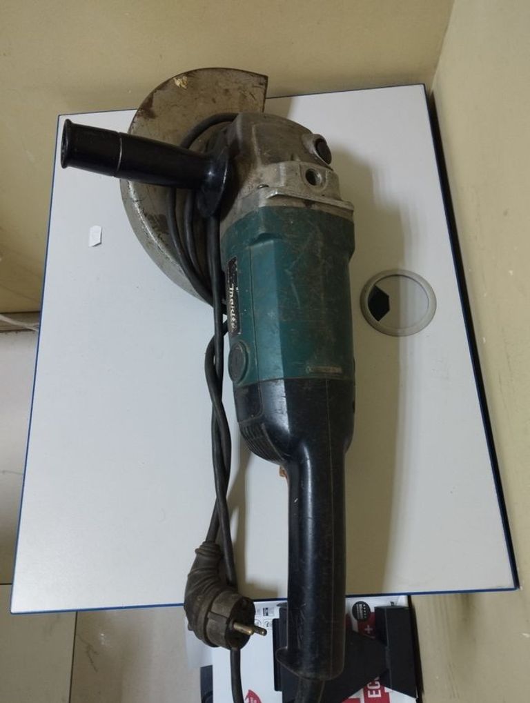 Дешево Makita GA9060 з ломбарду