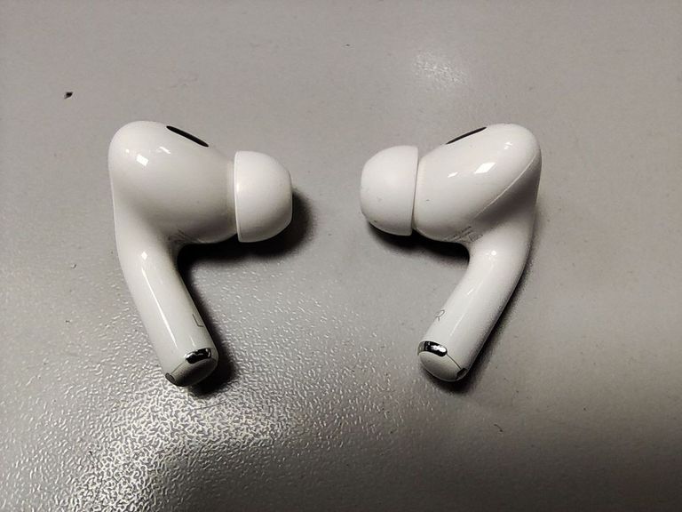 Купить Apple airpods pro 2nd generation with magsafe charging case usb-c Б/У