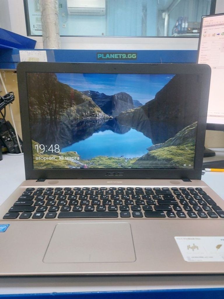 Купити Asus 15/celeron n3350 ddr3/4gb ddr3/hdd 500 gb/ssd *відсутній/*інтегрована Б/У