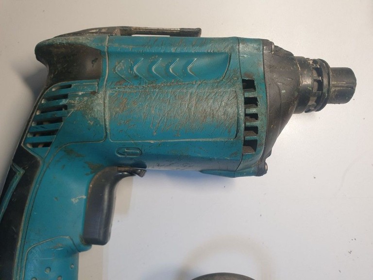 Дешево Makita FS4300 з ломбарду