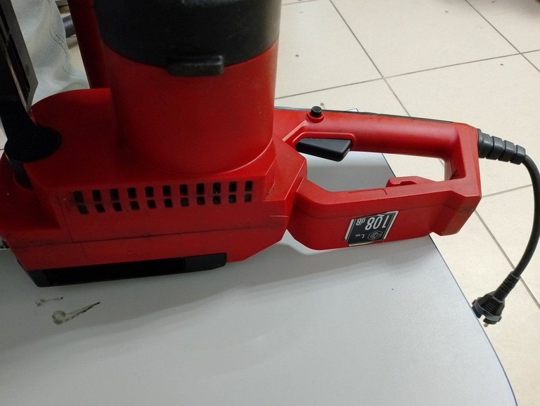 Дешиво Einhell gh-ec 1835 с ломбарда