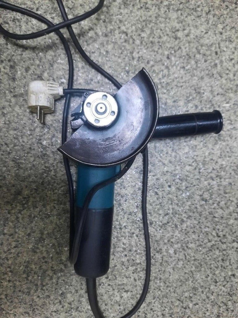 Дешиво Makita 9555hn с ломбарда