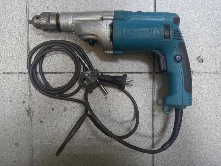 Купити Makita HP2070 Б/У