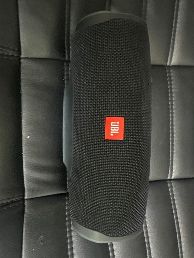 Купити Jbl charge 4 Б/У