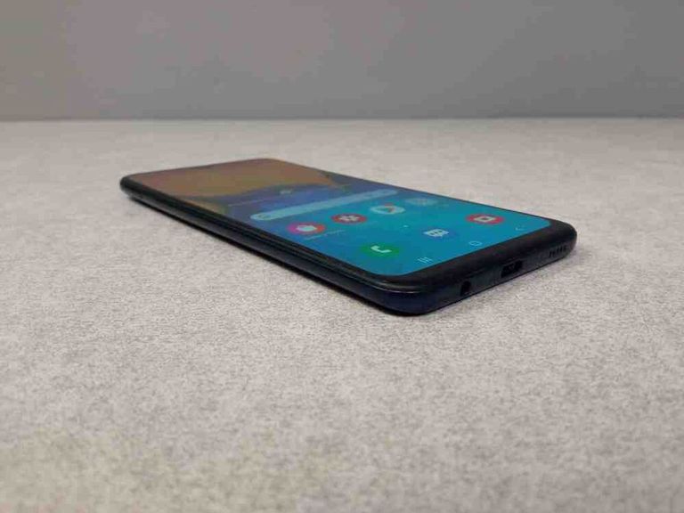 Samsung Galaxy A20 2019 SM-A205F 3/32GB Red (SM-A205FZRV) Код:2000003245727. Зображення 6