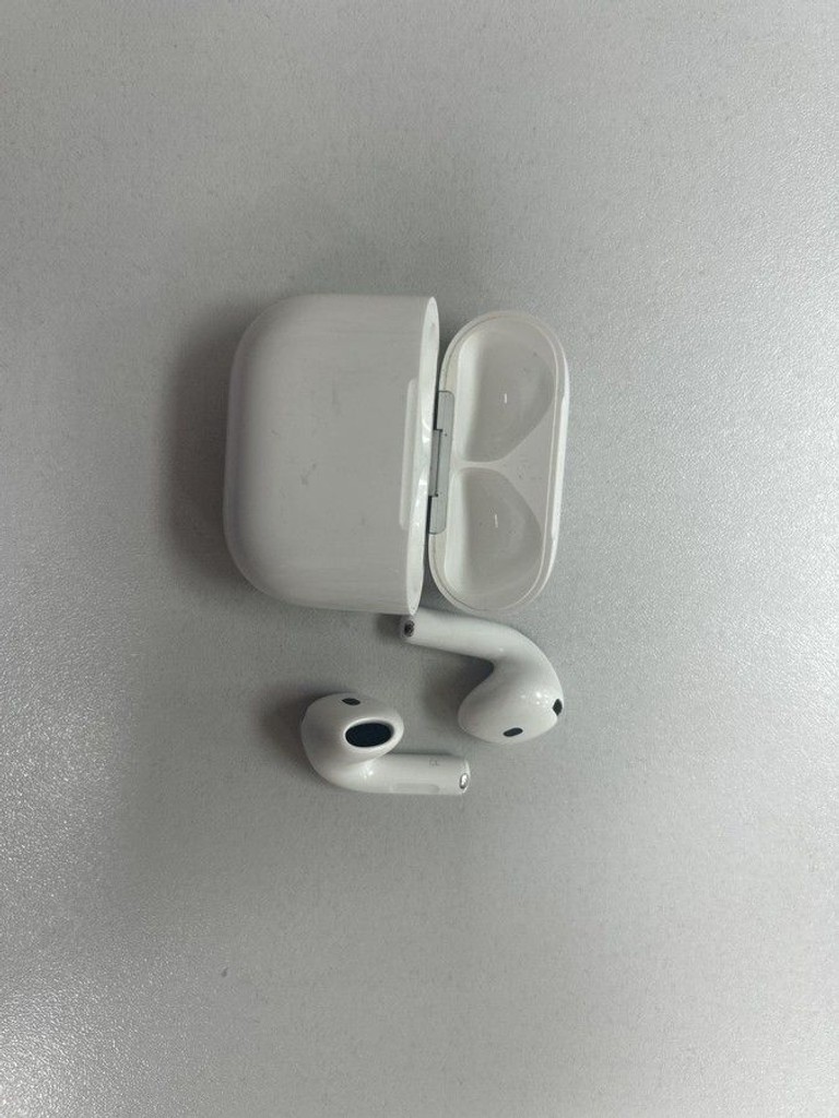 Купити Apple airpods 4 Б/У