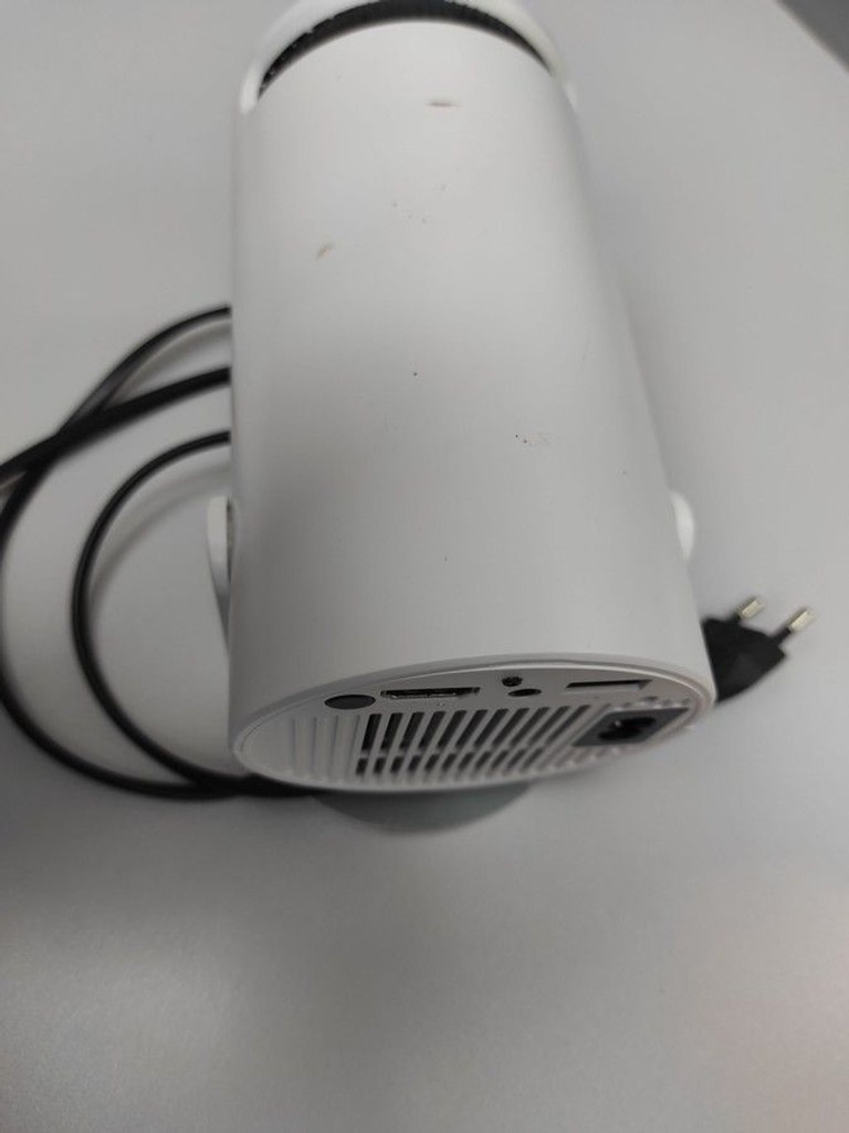 Дешиво Led Projector hy300 с ломбарда
