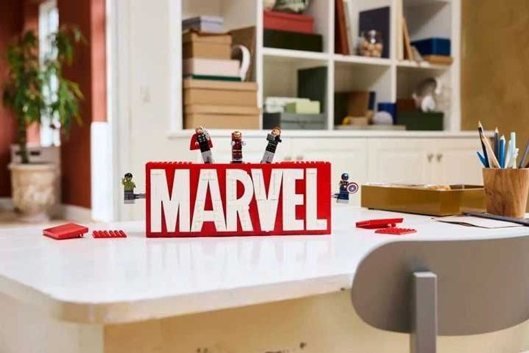 LEGO Super Heroes Marvel Логотип і міні фігурки MARVEL 931 елемент. Новий. Код:null. Зображення 6