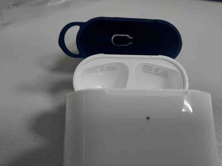Apple airpods 2 gen a1602.a2032+a2031 2019г. Код:2000002769354. Изображение 6