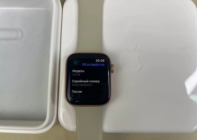 Дешево Apple Watch Series 4, 44 мм, GPS з ломбарду