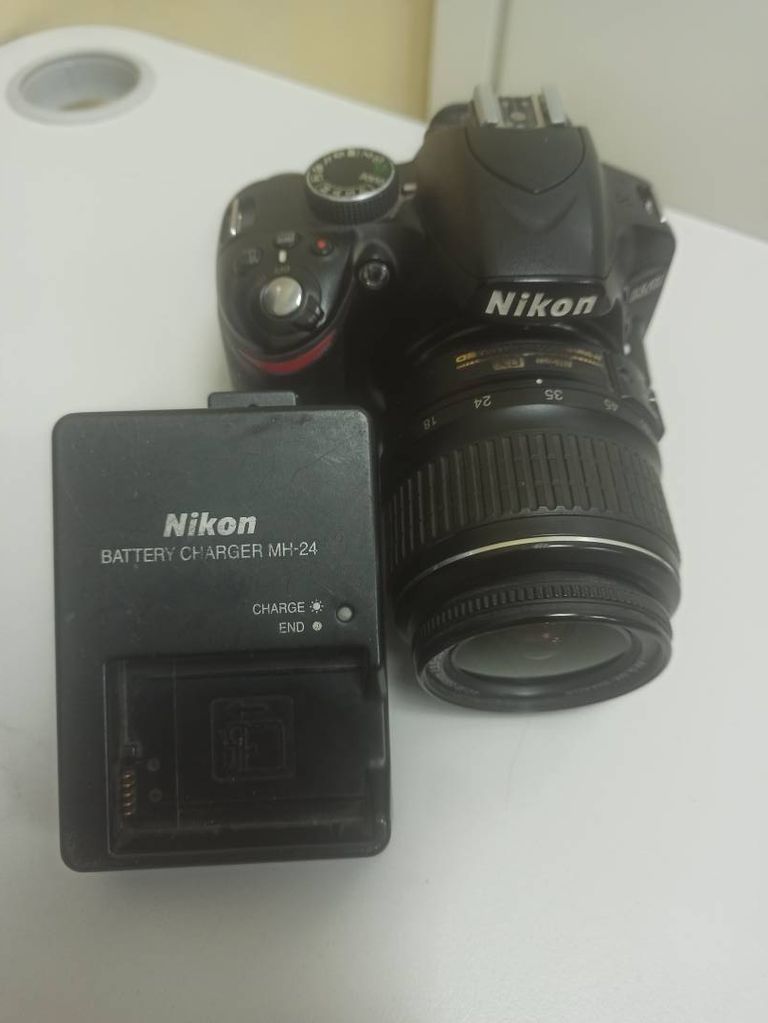 Объявление Nikon d3200 + nikon nikkor af-s 18-55mm 1:3.5-5.6gii vr ii dx Б/У