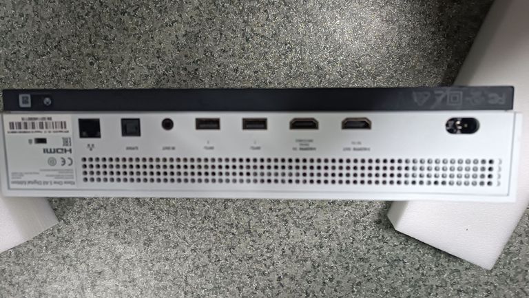Дешиво Microsoft Xbox One S 1TB с ломбарда