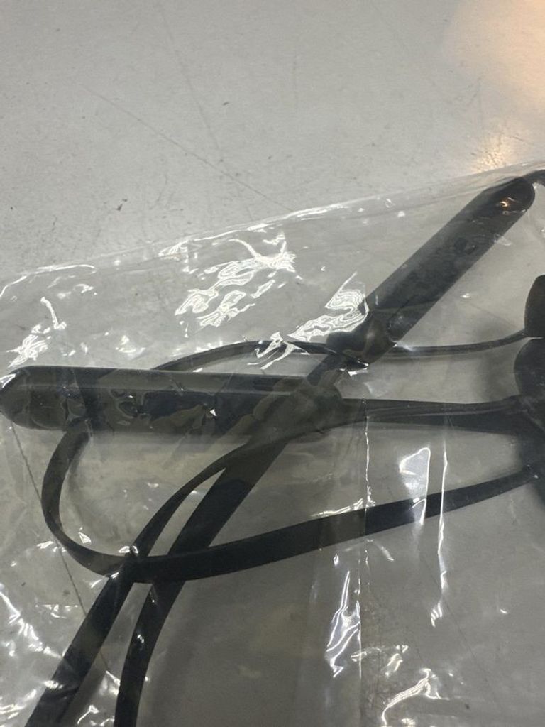 Дешиво Beats By Dr. Dre beats flex all-day wireless earphones smoke с ломбарда