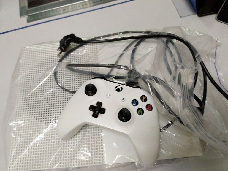 Купити Microsoft Xbox One S 1TB Б/У