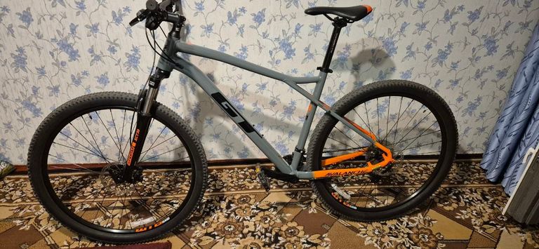 Купить Gt bicycles Avalanche Sport 29" 2023 / рама 52см gloss gray&orange fade w/black&orange Б/У