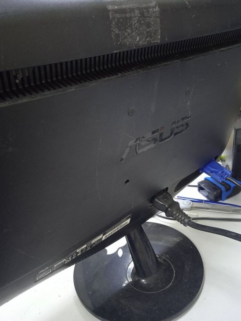 Дешиво Asus vs197 с ломбарда