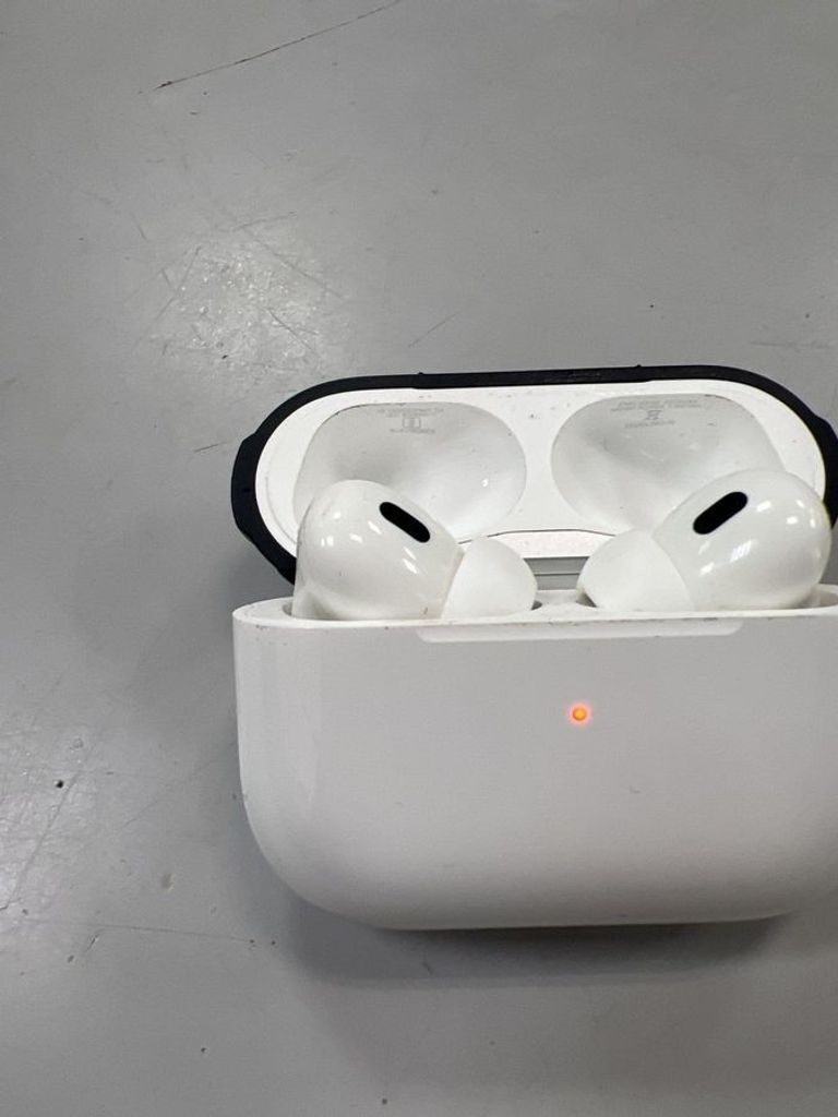 Оголошення Apple airpods pro 2nd generation with magsafe charging case usb-c Б/У