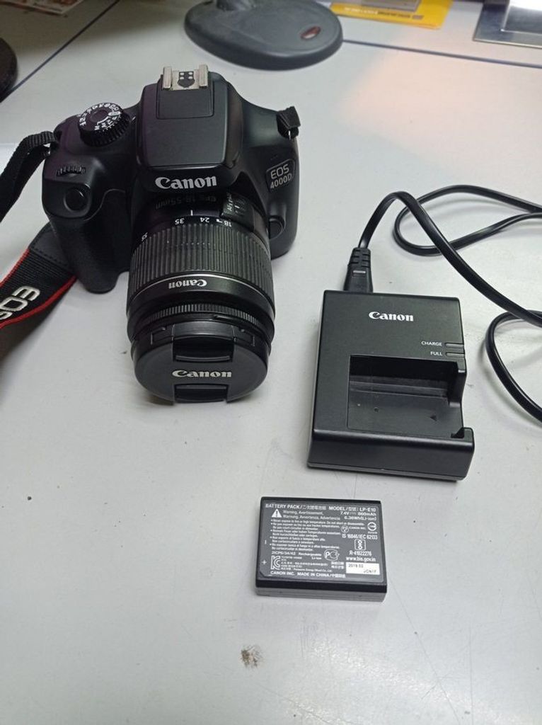 Объявление Canon eos 4000d + ef-s 18-55 1:3.5-5.6 iii Б/У