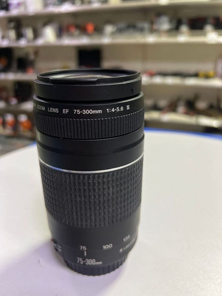 Дешево Canon EF 75-300mm f/4-5,6 III (6473A0150 з ломбарду