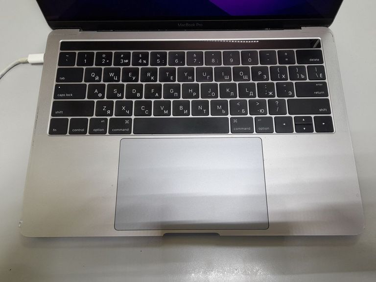 Дешево Apple macbook pro a1706 13,3" core i5 2,9ghz/ ram8gb/ ssd512gb/ iris graphics 550 з ломбарду