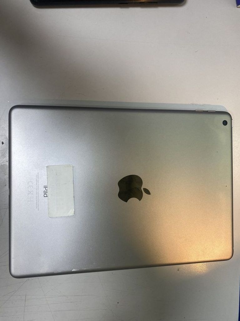 Дешево Apple ipad 6 gen 2018 128gb wi-fi з ломбарду