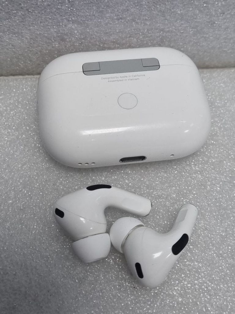 Дешево Apple airpods pro 2nd generation with magsafe charging case usb-c з ломбарду