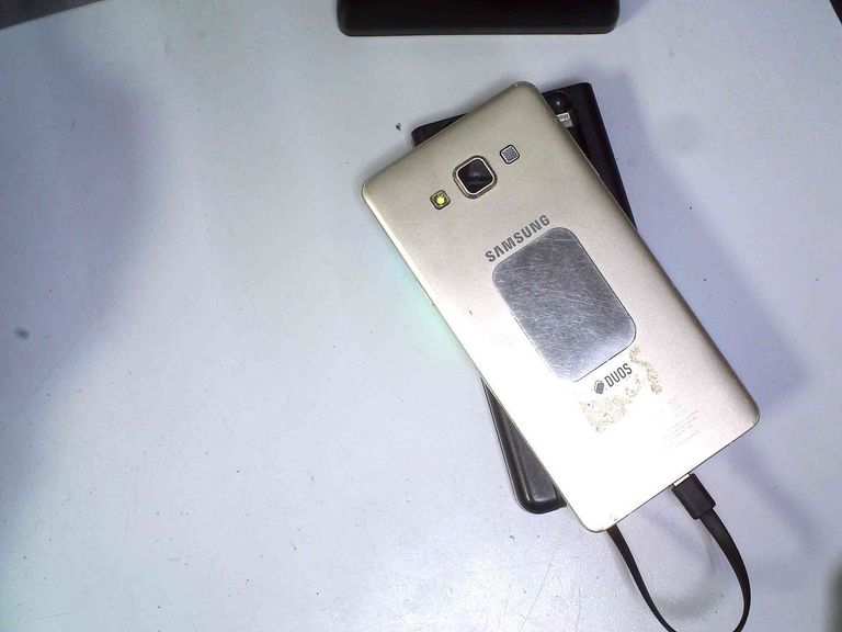 Дешево Samsung galaxy a7 sm-a700h 2/16gb з ломбарду